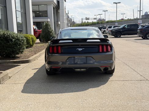 Used 2017 Ford Mustang Coupe RWD image 6