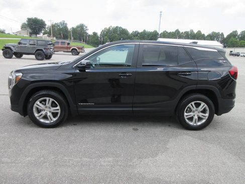 Used 2024 GMC Terrain SLE AWD/4WD image 3