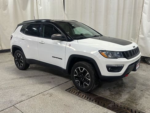 Used 2020 Jeep Compass Trailhawk image 4