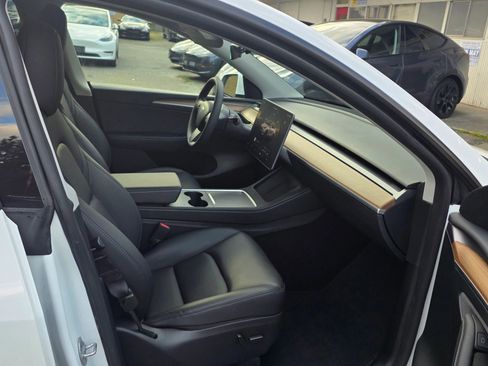 Used 2024 Tesla Model Y Long Range image 13