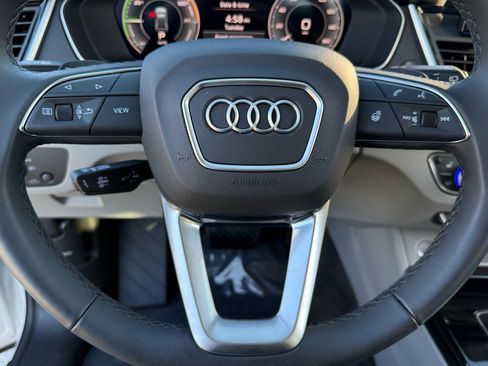 Used 2024 Audi Q5 e Premium Plus w/ Premium Plus Package image 39