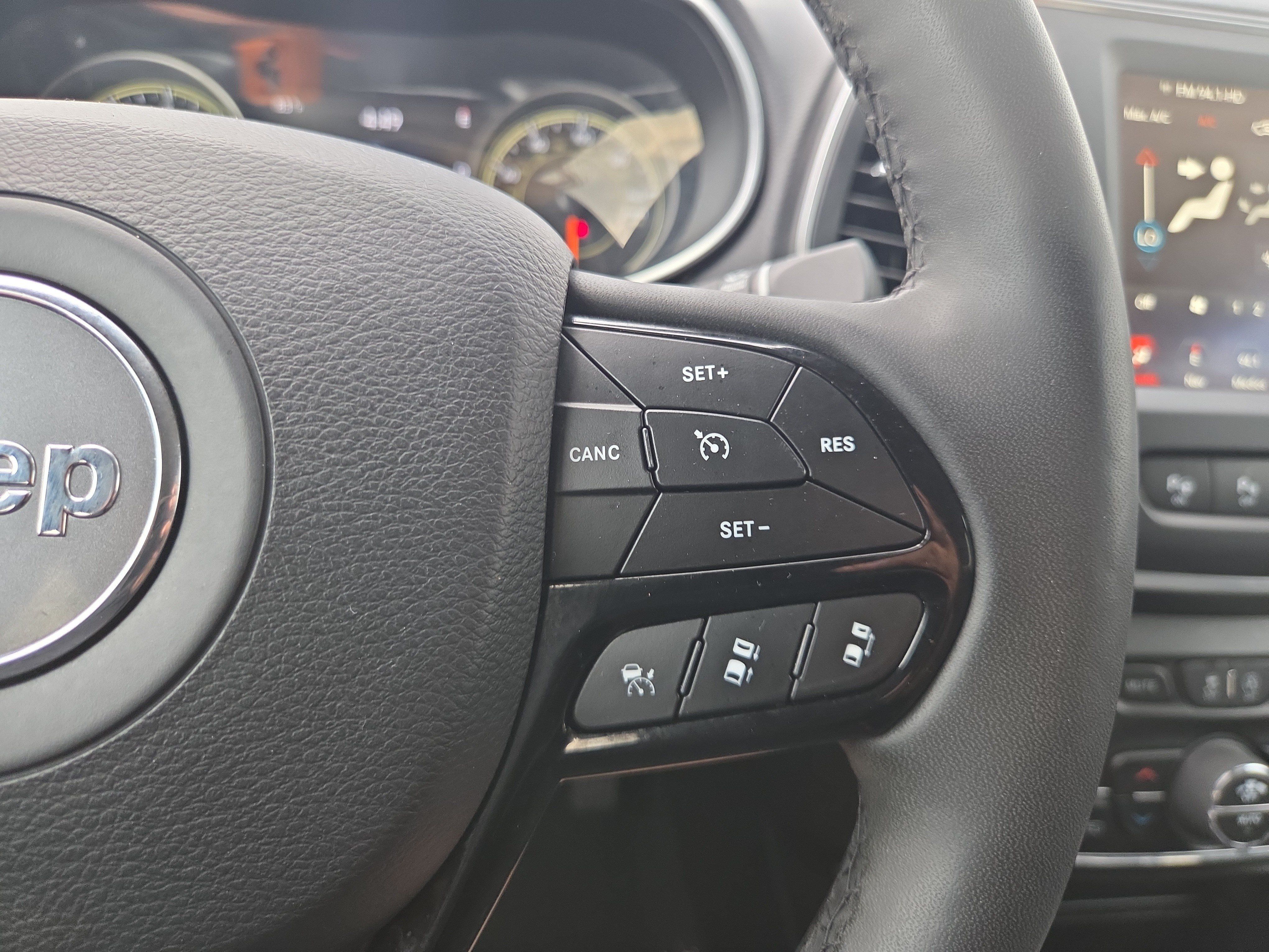Used 2023 Jeep Cherokee Altitude Lux AWD/4WD image 12