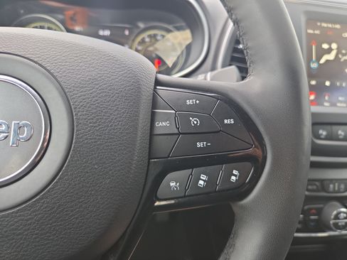Used 2023 Jeep Cherokee Altitude Lux AWD/4WD image 12