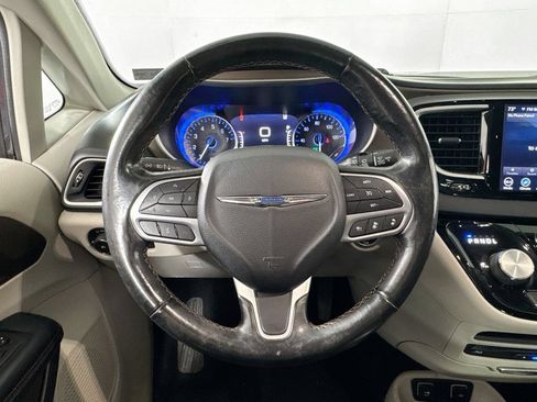Used 2019 Chrysler Pacifica Touring Plus w/ Advanced Safetytec Group FWD image 11
