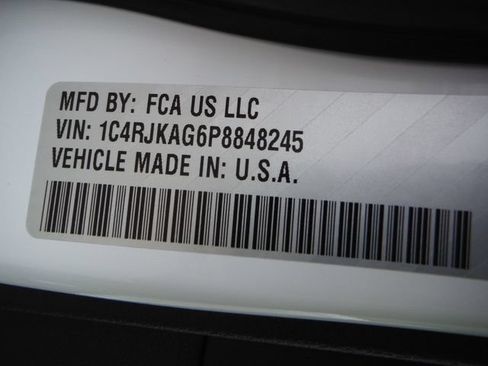 Certified 2023 Jeep Grand Cherokee L Laredo AWD/4WD image 52