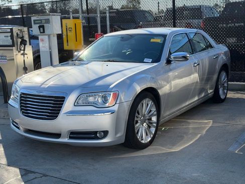 Used 2012 Chrysler 300 C image 4