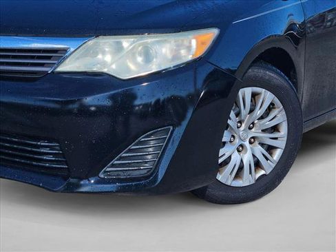 Used 2014 Toyota Camry L image 4