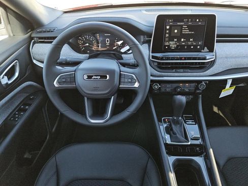 New 2025 Jeep Compass Latitude image 9