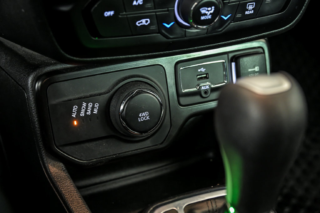 Used 2022 Jeep Renegade Altitude AWD/4WD image 23