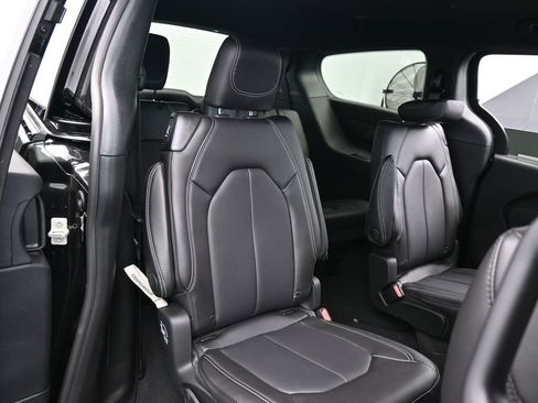 New 2026 Chrysler Pacifica Select w/ S Appearance Package image 39