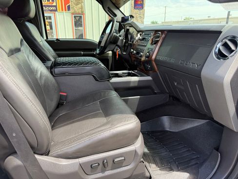 Used 2011 Ford F250 Lariat w/ Lariat Interior Pkg AWD/4WD image 16