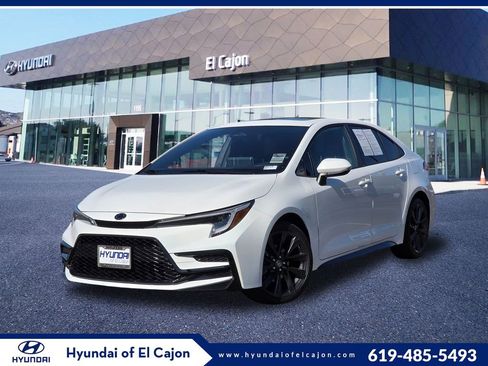 Used 2025 Toyota Corolla SE w/ SE Premium Package FWD image 1