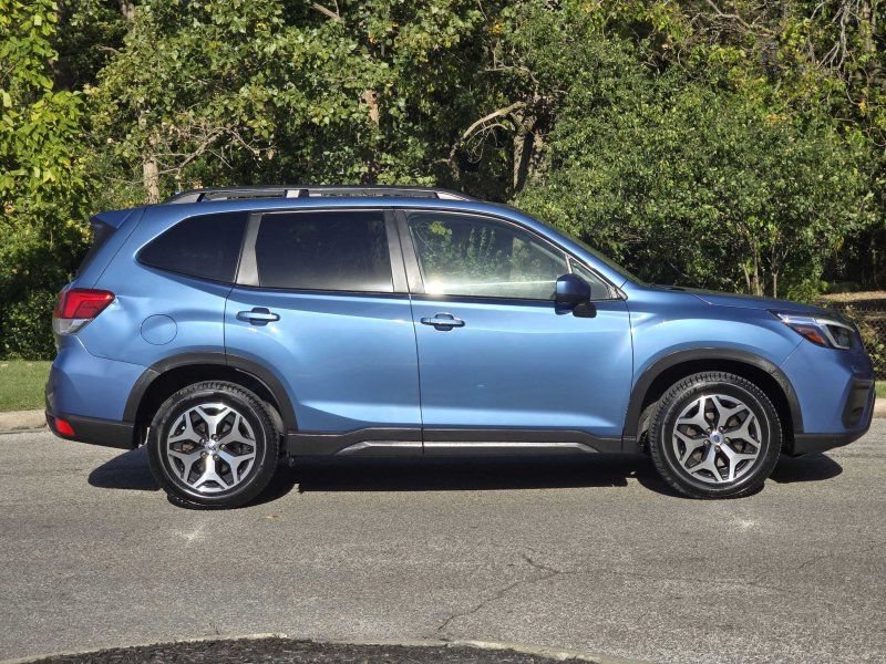 Used 2021 Subaru Forester Premium AWD/4WD image 3