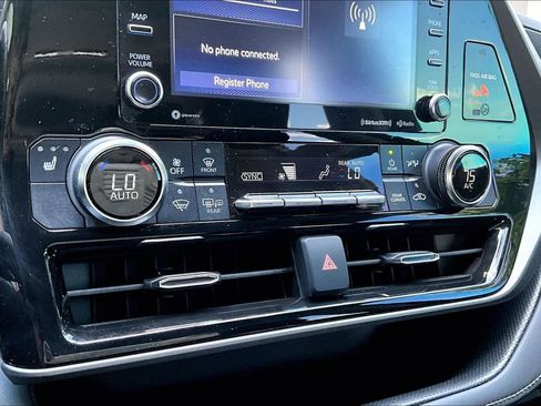 Used 2022 Toyota Highlander XLE AWD/4WD image 14
