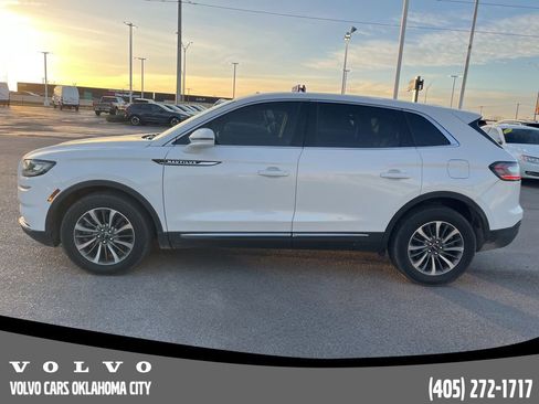 Used 2022 Lincoln Nautilus Standard w/ Premium Package image 8