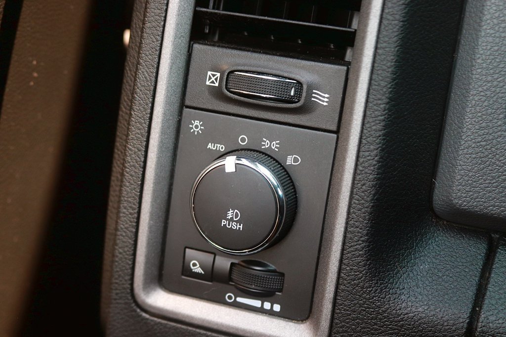Used 2015 RAM 1500 Express AWD/4WD image 24