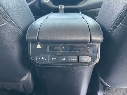 Used 2023 Toyota Highlander XLE FWD image 35