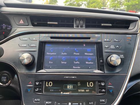 Used 2016 Toyota Avalon Limited image 24