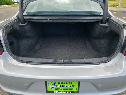Used 2019 Dodge Charger SXT RWD image 17