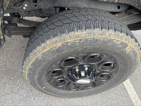 Used 2024 Ford F350 Lariat w/ Black Appearance Package image 13