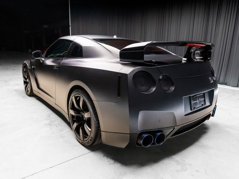 Used 2009 Nissan GT-R Premium AWD/4WD image 13