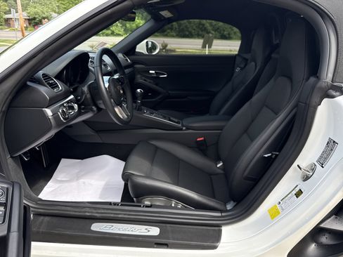 Used 2024 Porsche 718 Boxster S RWD image 12