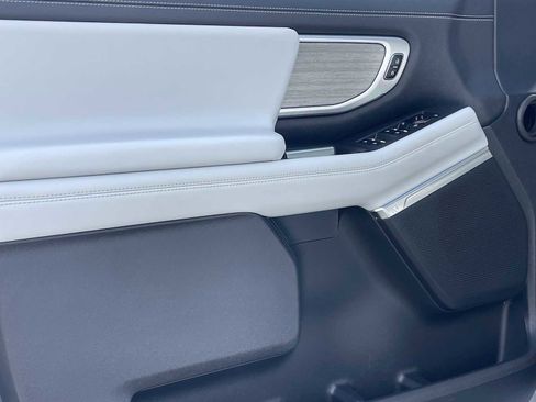 Used 2025 Ford Expedition Max Platinum w/ Driver's Package image 12