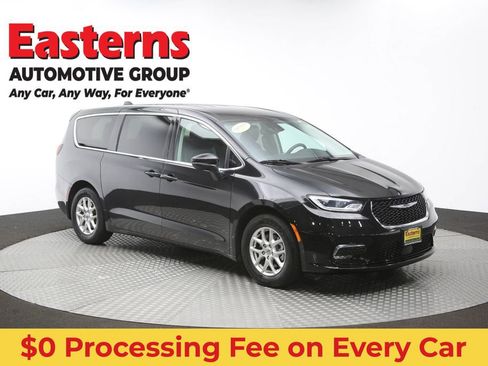 Used 2023 Chrysler Pacifica Touring-L FWD image 49
