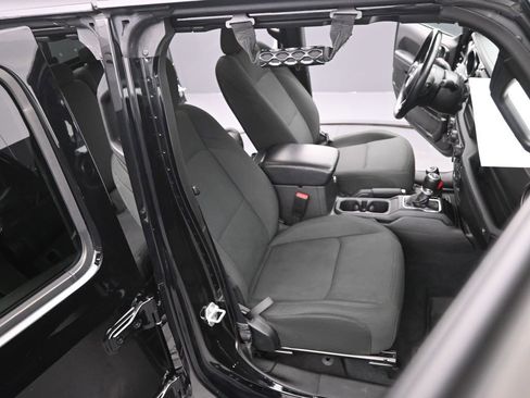 Used 2022 Jeep Gladiator Willys image 19