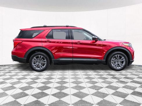 Used 2024 Ford Explorer XLT w/ Equipment Group 202A AWD/4WD image 13