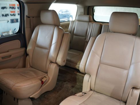 Used 2012 GMC Yukon XL Denali image 30