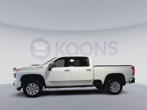 Used 2024 Chevrolet Silverado 2500 High Country w/ Technology Package AWD/4WD image 7