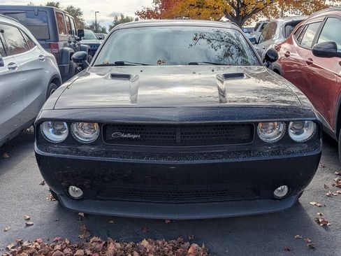 Used 2014 Dodge Challenger SXT image 2