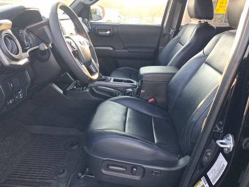 Used 2023 Toyota Tacoma TRD Off-Road w/ TRD Premium Off Road Package AWD/4WD image 8