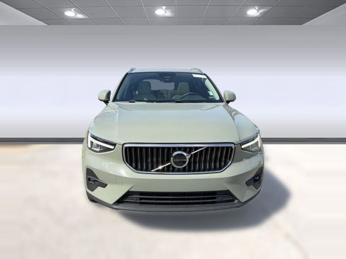 Used 2023 Volvo XC40 B5 Plus w/ Climate Package image 6