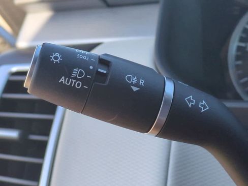 Used 2023 Land Rover Discovery S R-Dynamic image 27