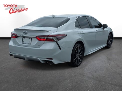 Used 2024 Toyota Camry SE w/ Convenience Package FWD image 5