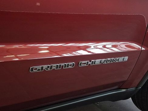 Used 2018 Jeep Grand Cherokee Limited AWD/4WD image 30