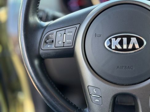 Used 2013 Kia Soul + FWD image 12
