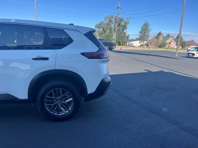 Used 2023 Nissan Rogue S AWD/4WD image 6