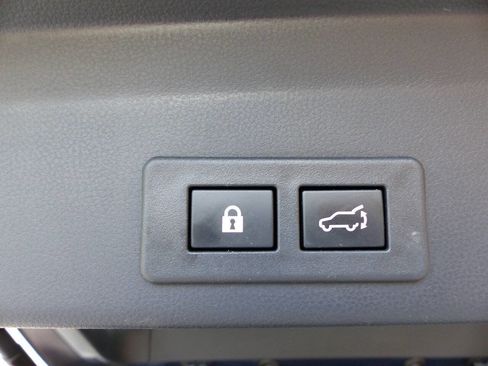Used 2023 Subaru Ascent Premium w/ Convenience Package AWD/4WD image 30