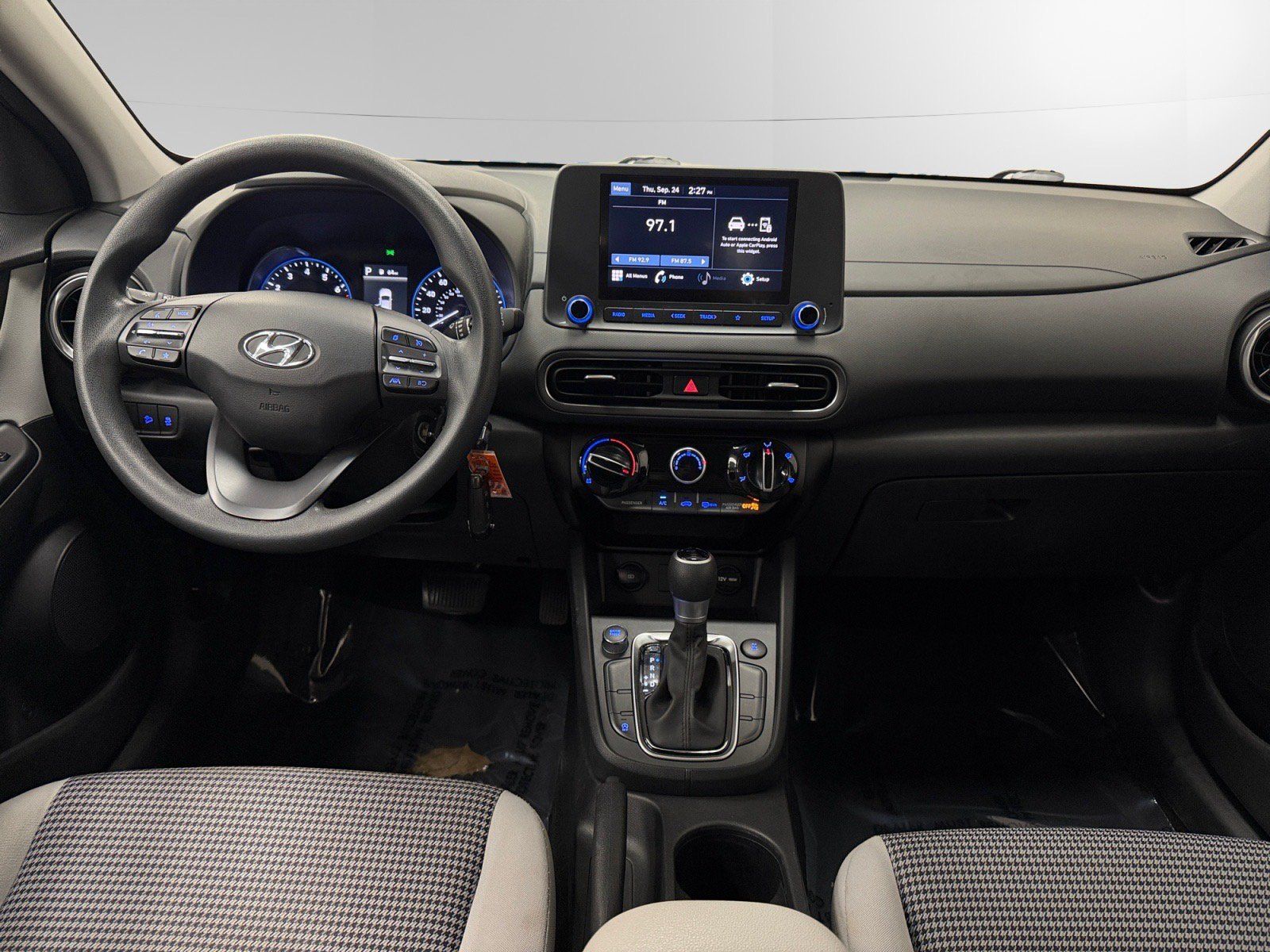 Used 2023 Hyundai Kona SE w/ Cargo Package AWD/4WD image 10