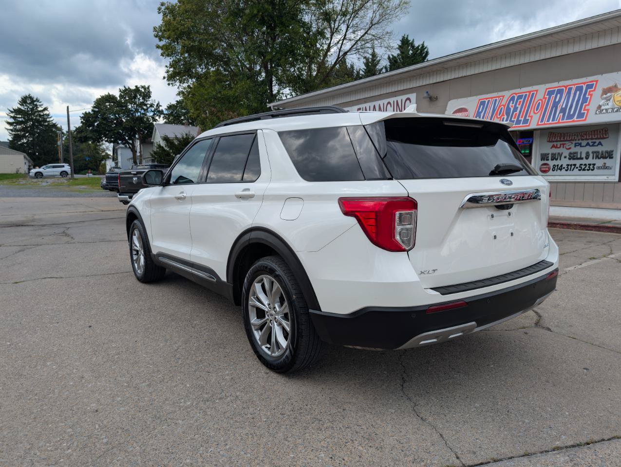 Used 2021 Ford Explorer XLT w/ Equipment Group 202A AWD/4WD image 5