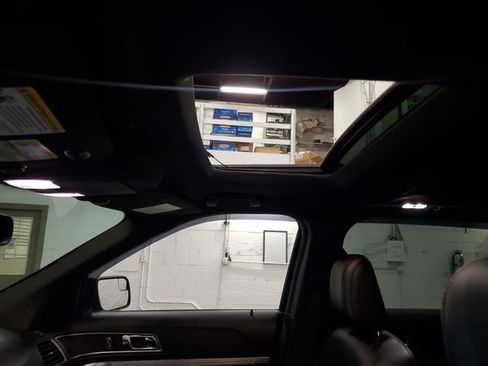Used 2018 Ford Explorer XLT w/ Equipment Group 202A AWD/4WD image 22