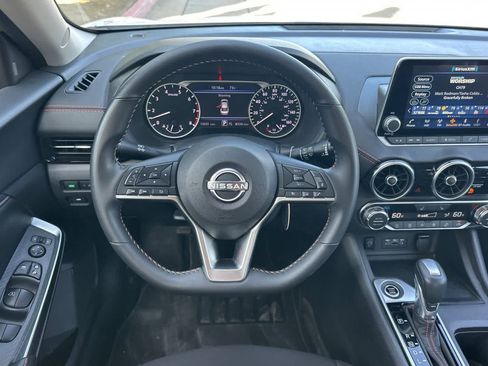 Used 2025 Nissan Sentra SR FWD image 16