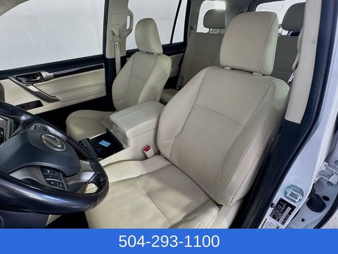 Used 2020 Lexus GX 460 Premium w/ Premium Package image 9