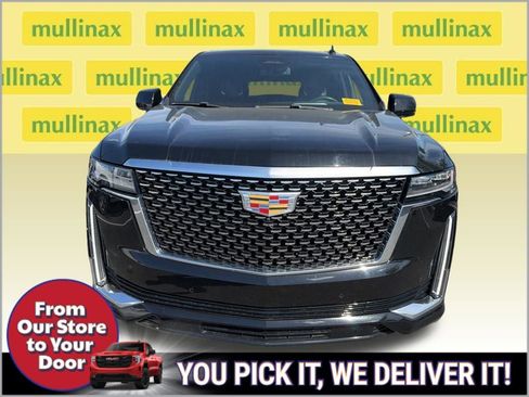 Used 2022 Cadillac Escalade Luxury image 2