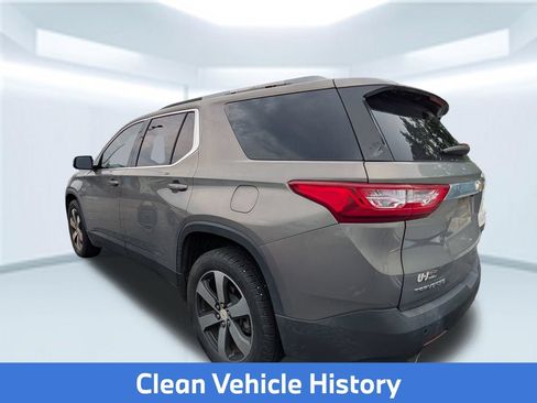 Used 2018 Chevrolet Traverse LT FWD image 2