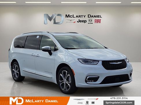 New 2026 Chrysler Pacifica Pinnacle image 1