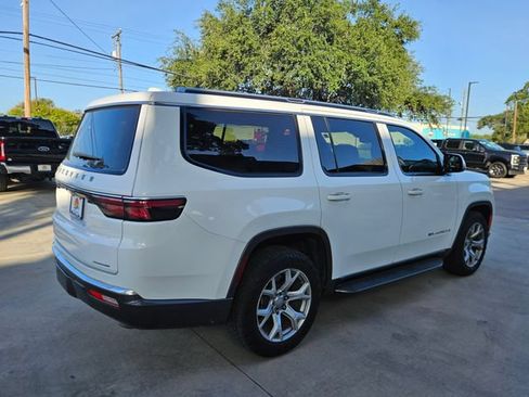 Used 2022 Jeep Wagoneer Series II AWD/4WD image 6
